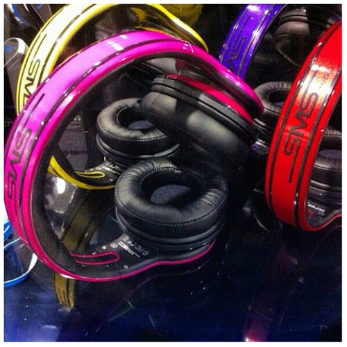 50cent:  New COLORS for @smsaudio headphones are here shipping next week http://budurl.com/NewSTREETcolors  (Taken with Instagram)