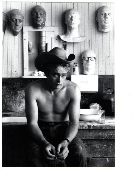 indypendent-thinking:  JAMES DEAN (1955) by Sanford Roth 