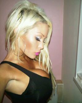 fineft:  Laura Coverdale      (via TumbleOn)