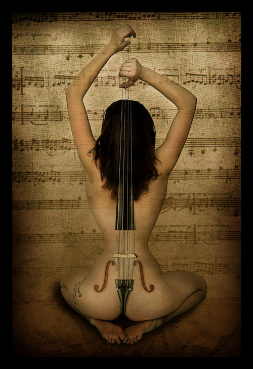 sleepinsidemysoul:As I lie upon your bedGreat maestro play meFine tune my bodyShine me with oilsGent