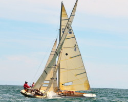 Sailingincurrent:  Favorite Picture Known To Mankind.â   Close Racing In Classics
