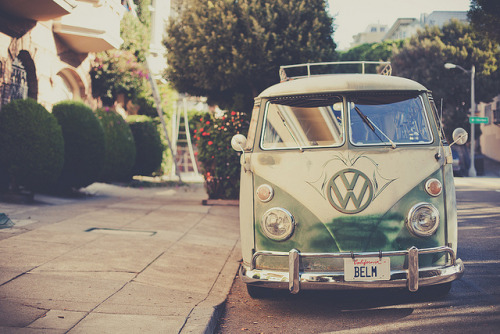 cloudedcamera-:  KOMBI by alessandrogiraldi on Flickr. 