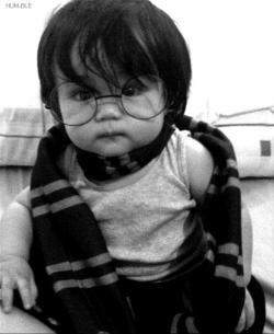 Omfg look how fucking cute this baby is! Like just look at that little shit with it&rsquo;s baby glasses, baby scarf, &amp; baby cheeks being all adorable! 