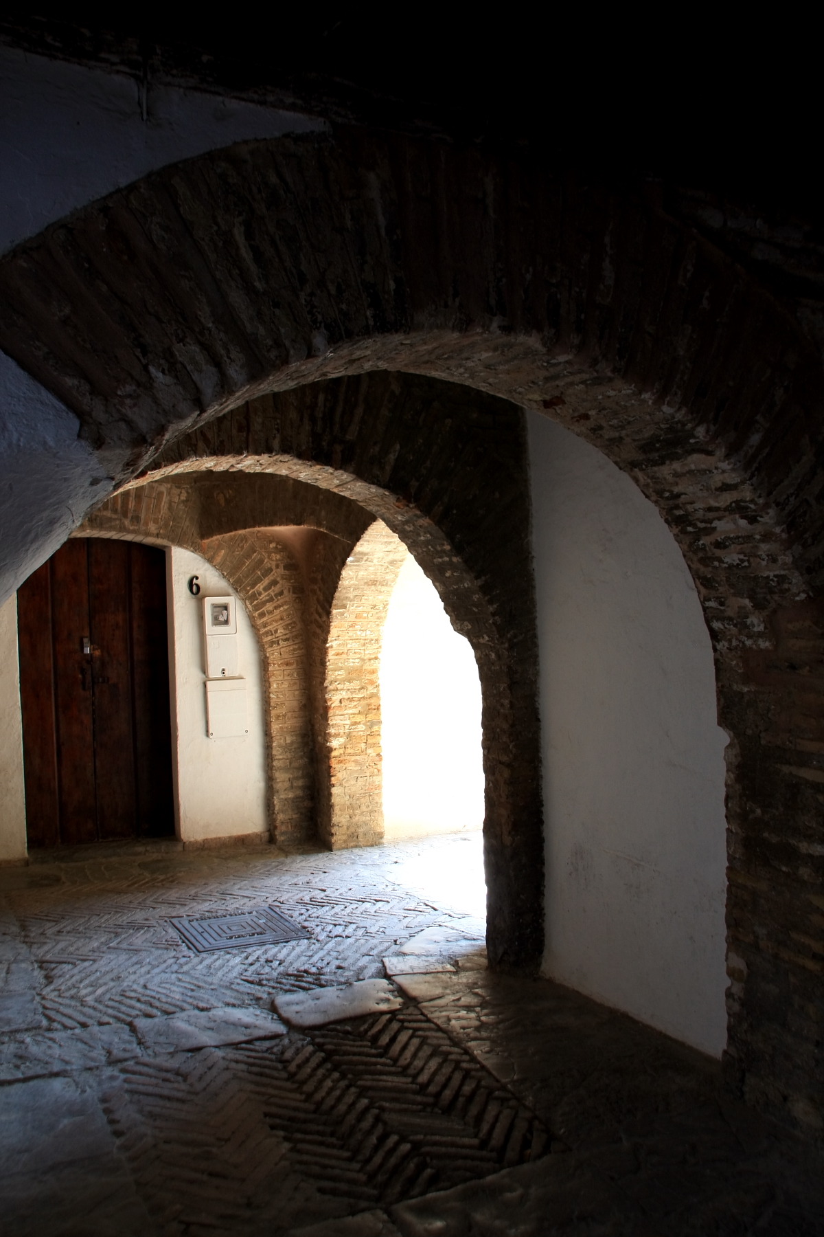 Pasaje entre la calle Judería y el Patio de Banderas, Barrio de Santa Cruz.