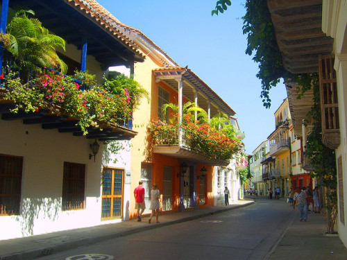 Colonial streets of Cartagena de Indias, Colombia (by ginapfd).