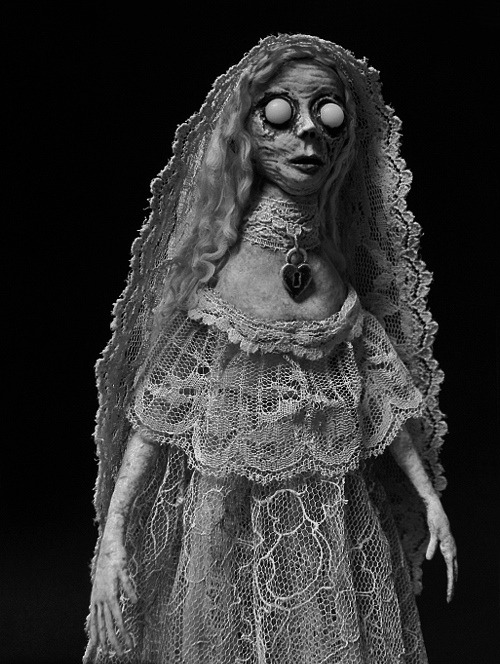 my-rotting-carcass:  Delightfully creepy art dolls by Shain Erin. 