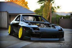 noahsbacktothefuture:  Would rather see a 1JZ in this. But damn, it is an awesomely clean FC. 