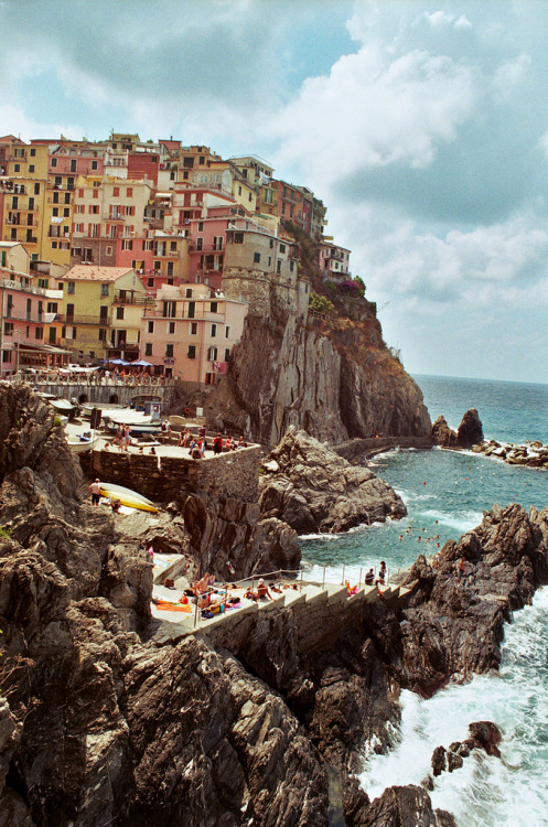 fuckyesitaly:  villere:  Manarola (by Liz Devine)  I want to be here right NOW! It’s going to 