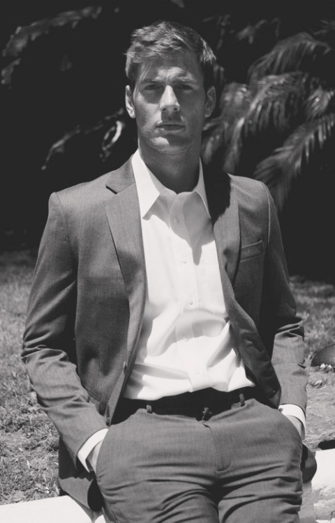 hunkscocksandbulges:  Ryan McPartlin