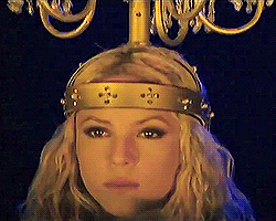 shakiranow:  Shakira Belly Dancing.  queen