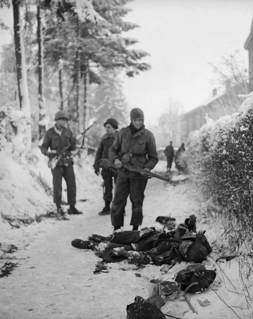 operationbarbarossa:American soldiers stop to look at the frozen corpses of German soldiers killed d
