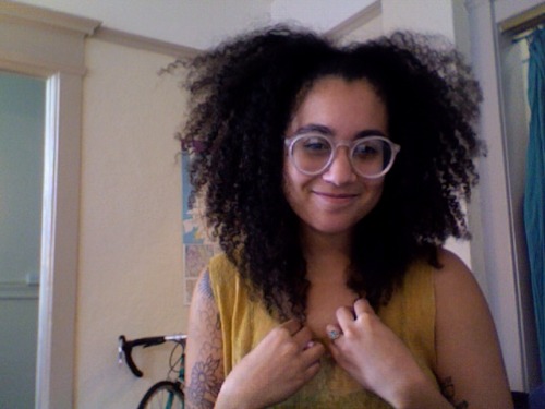lindseyike:  big hair don’t care gonna make this day off a good one! starting with taking myself out to breakfast, then drinking my third cup of coffee, and then hanging out with friends and dogs. and it’s 72 degrees today! sf shorts weather~~  waaah