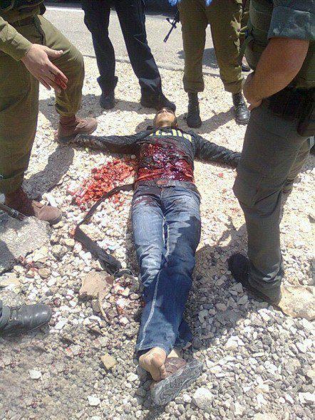 turaif:  Israeli soldiers and Palestinians Then they say: Why Arabs become terrorists??