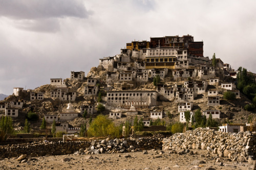 (via Thikse, a photo from Jammu and Kashmir, North | TrekEarth)Thikse, India