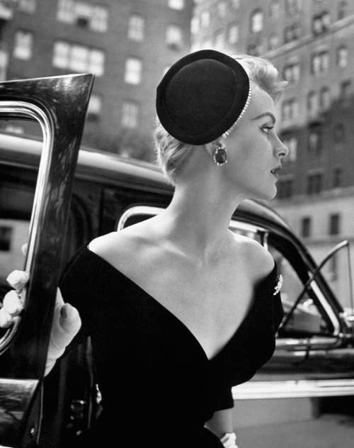 Photo by Nina Leen.