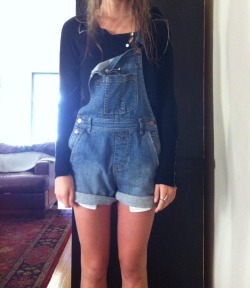 Onlyifthereislollies:  I Wore Overalls And Joggers All Day 