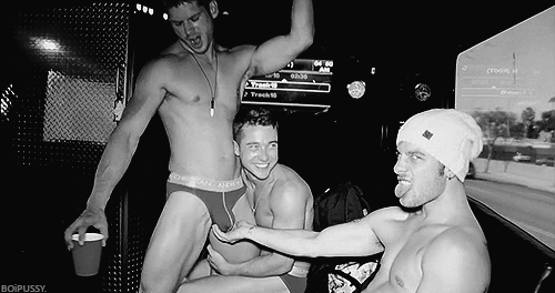 tumblinwithhotties:  That’s Quinn being all touchy…Colby Melvin hugging the leg