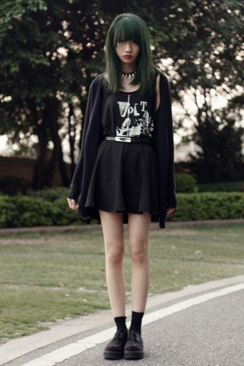 grafrog:  cool girl 
