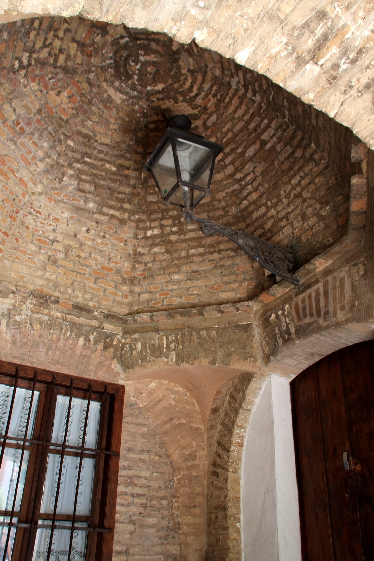 Cúpula en el pasaje de la calle Judería, Barrio de Santa Cruz.