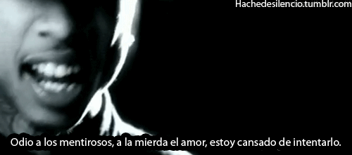 smokin-on:  sonrisitasocultas:  hachedesilencio:  Odio a los mentirosos, a la mierda el amor, estoy cansado de intentarlo.  ^ se leer, gracias dskfhseuf  temazo:c 