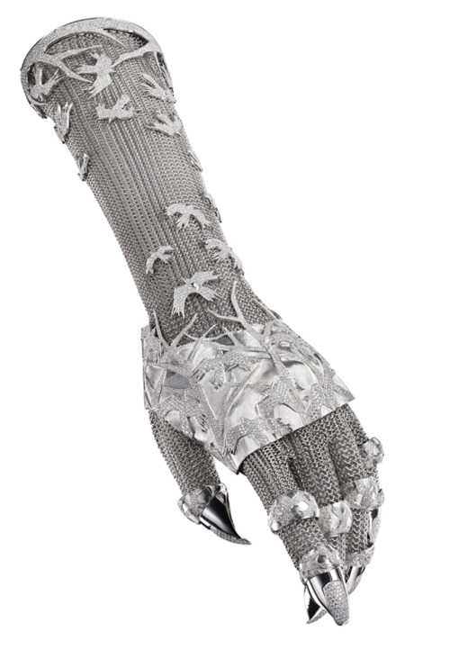 nightmareloki: noctex: Glove commissioned by Daphne Guinness via designer Shaun Leane AHHHHHHHHH AHH