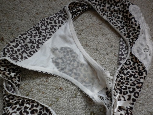 clit-lickk:  Hmmm…should I post the vid that resulted in this? ;) 