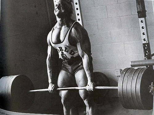 squat-press-pull:  limitlesshypertrophy:  Tom Platz  The god of quads