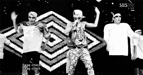 hellyeahgdragon:  Swag? Check! 