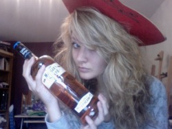 pretty-jammy-babe:  I forgot to mention that I now have a captain morgan’s hat.. :3 Also this is a litre bottle.. Om Nom.  Yay Freshers. 