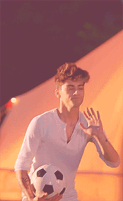 Reblog IF YOU HAVE UNDER 10,000 FOLLOWERS 