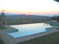 lovecovetdream:  Love: the serene stillness as the sun drops beneath the Tuscan hills Arezzo, Tuscany, Italy