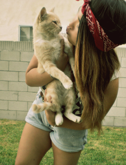 barbieisclassy:  im following back the next 5/7 blog that follows me :) hipster please :) 