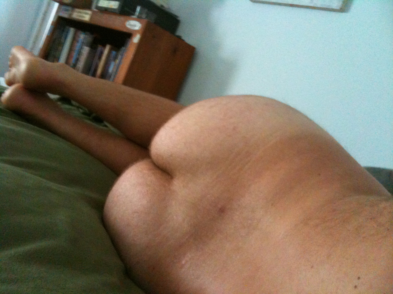 dullthedoldrums:  Gonna lay around in bed for as long as possible pre-work this aft.