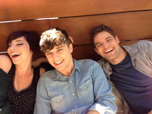 hellyesandymientus:@andymientus: @JeremyMJordan, Krysta, and I working on our mid-laugh! t.co