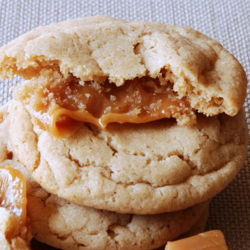 neekaisweird:  Caramel Stuffed Apple Cider Cookies 