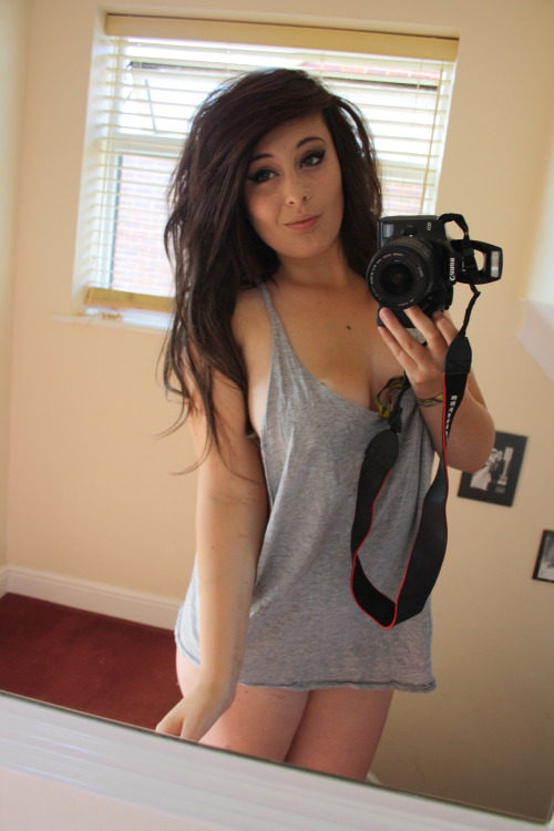 lllorah:  ew i got over 150 notes l o l thats alot to me don’t hate 