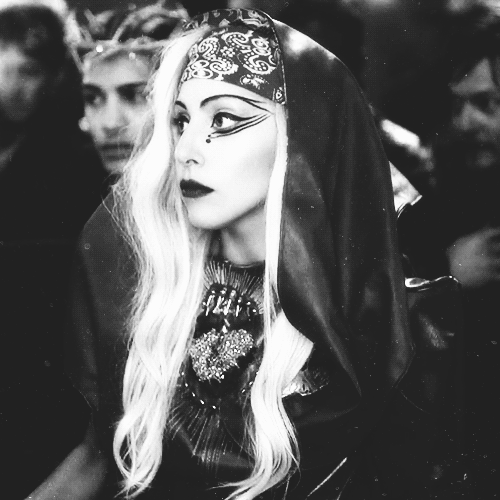 donatella eats me out