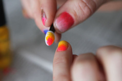 nailpornography:  DIY Eyeshadow Sponge Brush Ombre Nails 