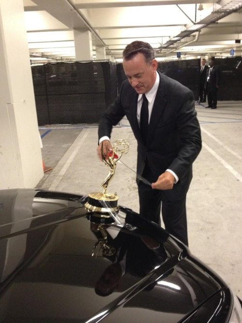 vondell-swain:  bohenboner:    #there are people #there are gods #and then there is tom hanks    tom… 