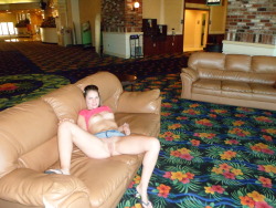 townslut:  HOTEL LOBBY FUN!!