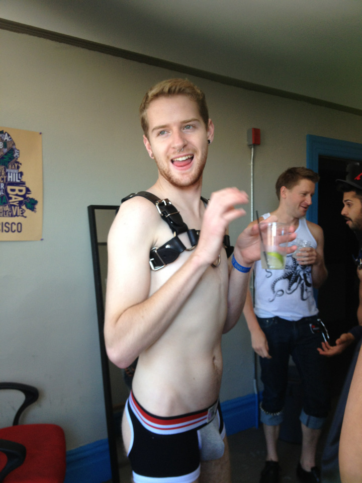 studiotimoteo:  b-leachedout:  Folsom 2012  Looking sexy xoxo  Dear god, let me bend