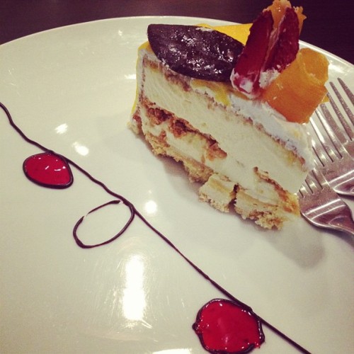 Super Mango ice cream cake! (Taken with Instagram at Amici Caramia Gelateria)