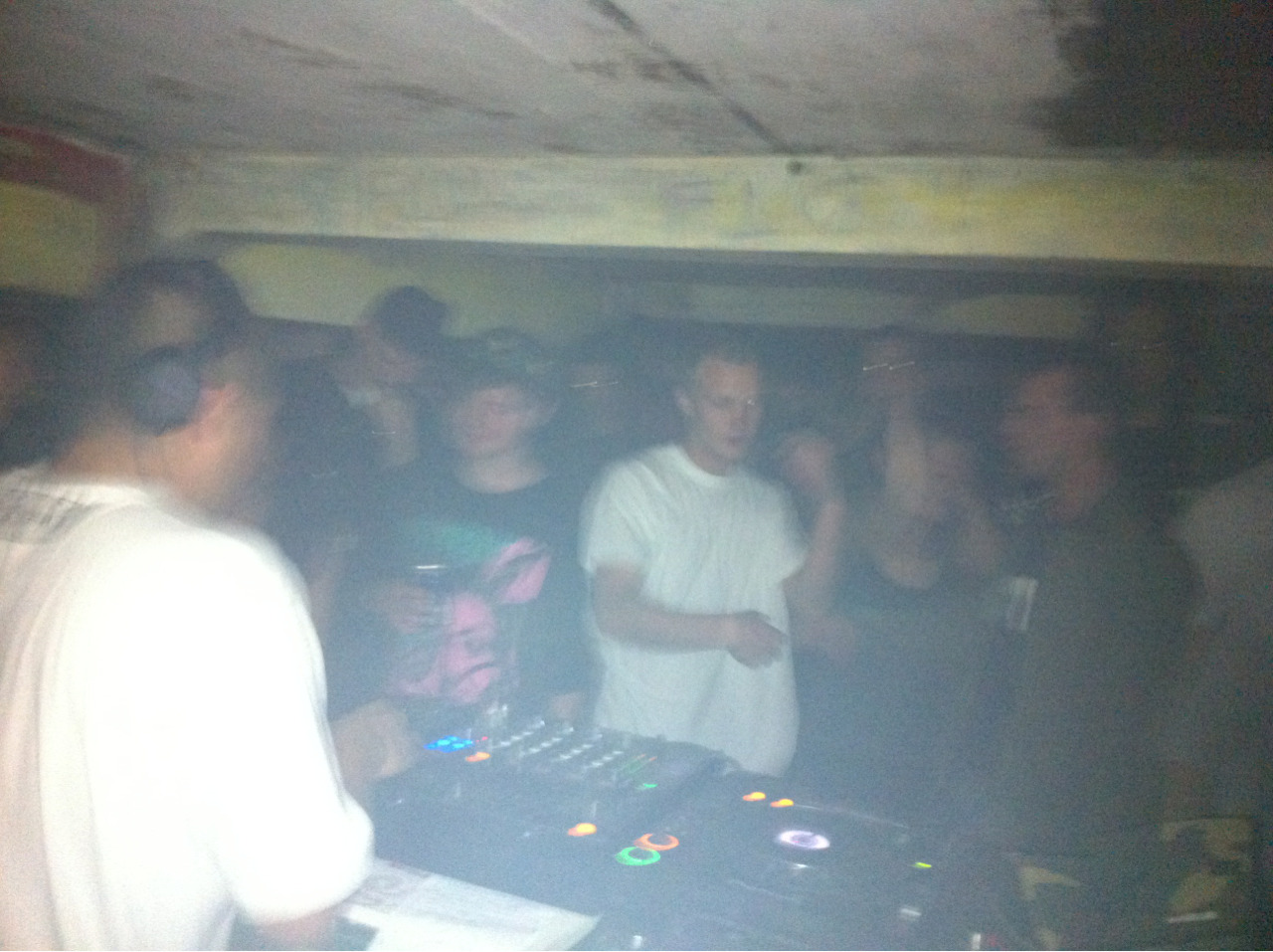 Basement party in the north western part of Copenhagen last saturday. Nik Boogie longside RDG and Bobby Sixkiller. Place was packed!