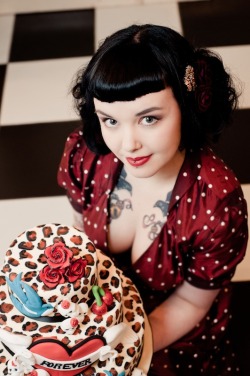 plumpupthevolume:  rockabillion: Photography by Brideen, Crumbs Cakes