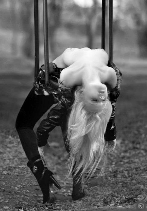 personne-ne-le-saura-jamais:  As kids, we’d played together well. Our folks had