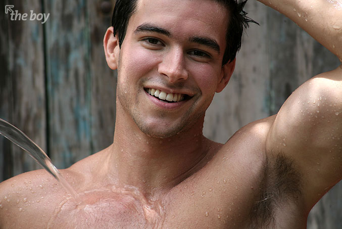 lateloungelover:  That’s the sexiest armpit I’ve seen 