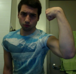 assgod:  cityinchaos:  assgod:  i’m liking my arms   *rubs pussy on his mouth*  absolutely not 