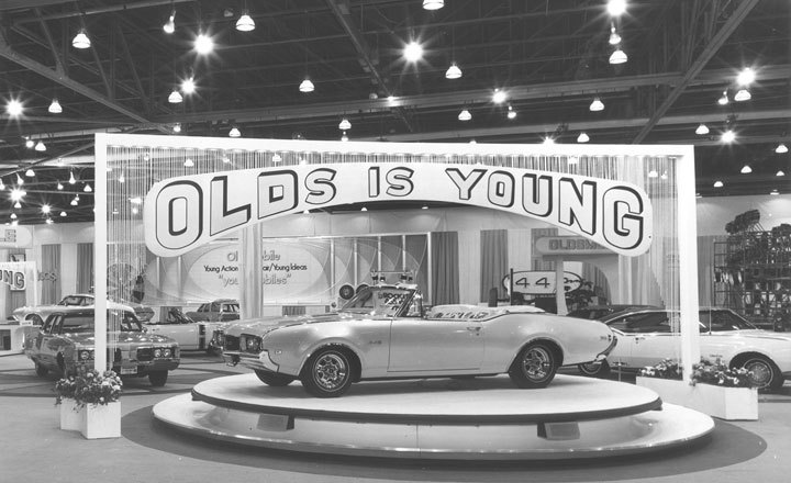 Oldsmobile 442 at the 1968 Chicago Auto Show
Not your father’s Oldsmobile. The Ninety Eight in the back left however, WAS your father’s Oldsmobile.