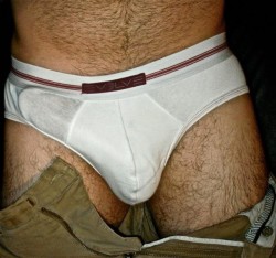 If I could drop panties again I certainly would for this studly mast!