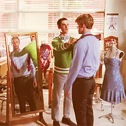 klaineorama:  #what do you do when you’re half naked in front of your gay friend?